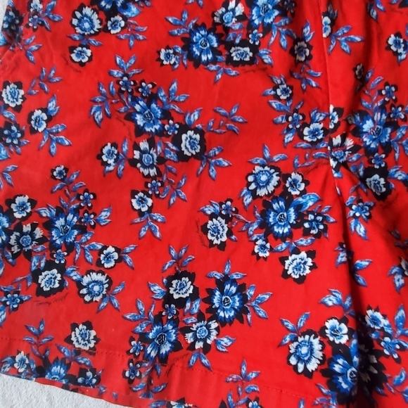 Tommy Hilfiger THFlex Red Floral 5" Classic Sz. 14 Short with Pockets - Picture 2 of 12